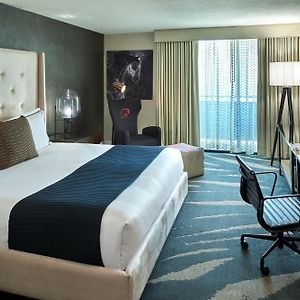 Deluxe Back Bay View Room King Bed